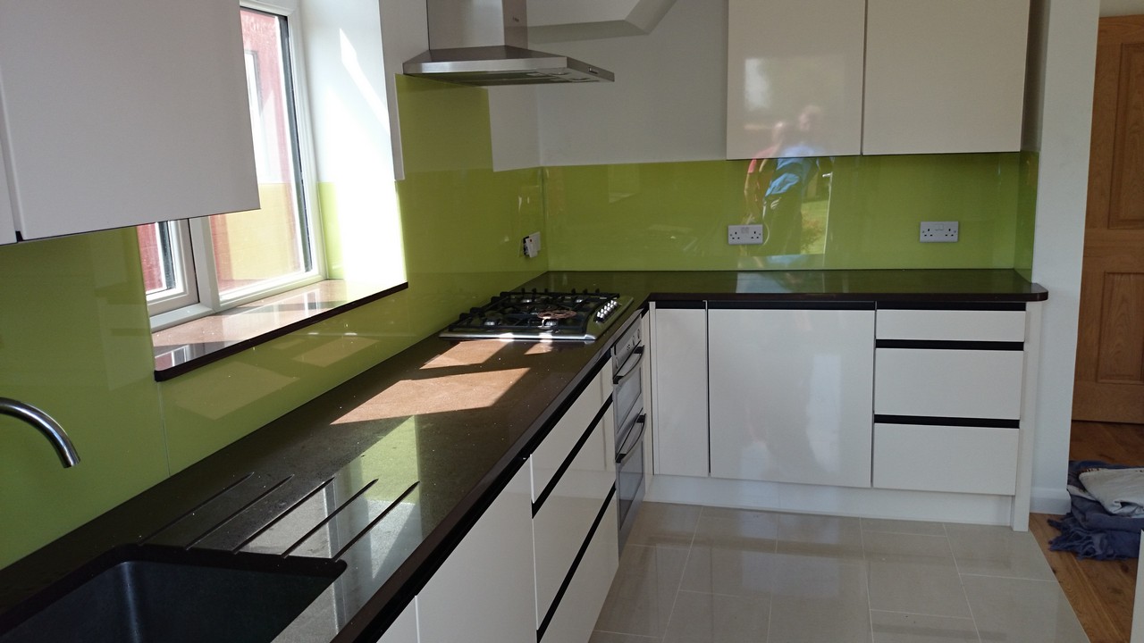 Lime green glass kitchen splashback installed by Streatham Hill glaziers